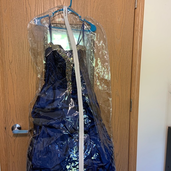 Christopher Henry for Joli Ballgown - Picture 11 of 12